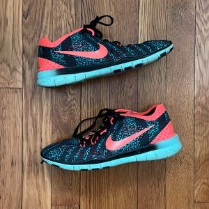 Womens size 7 Nike frees